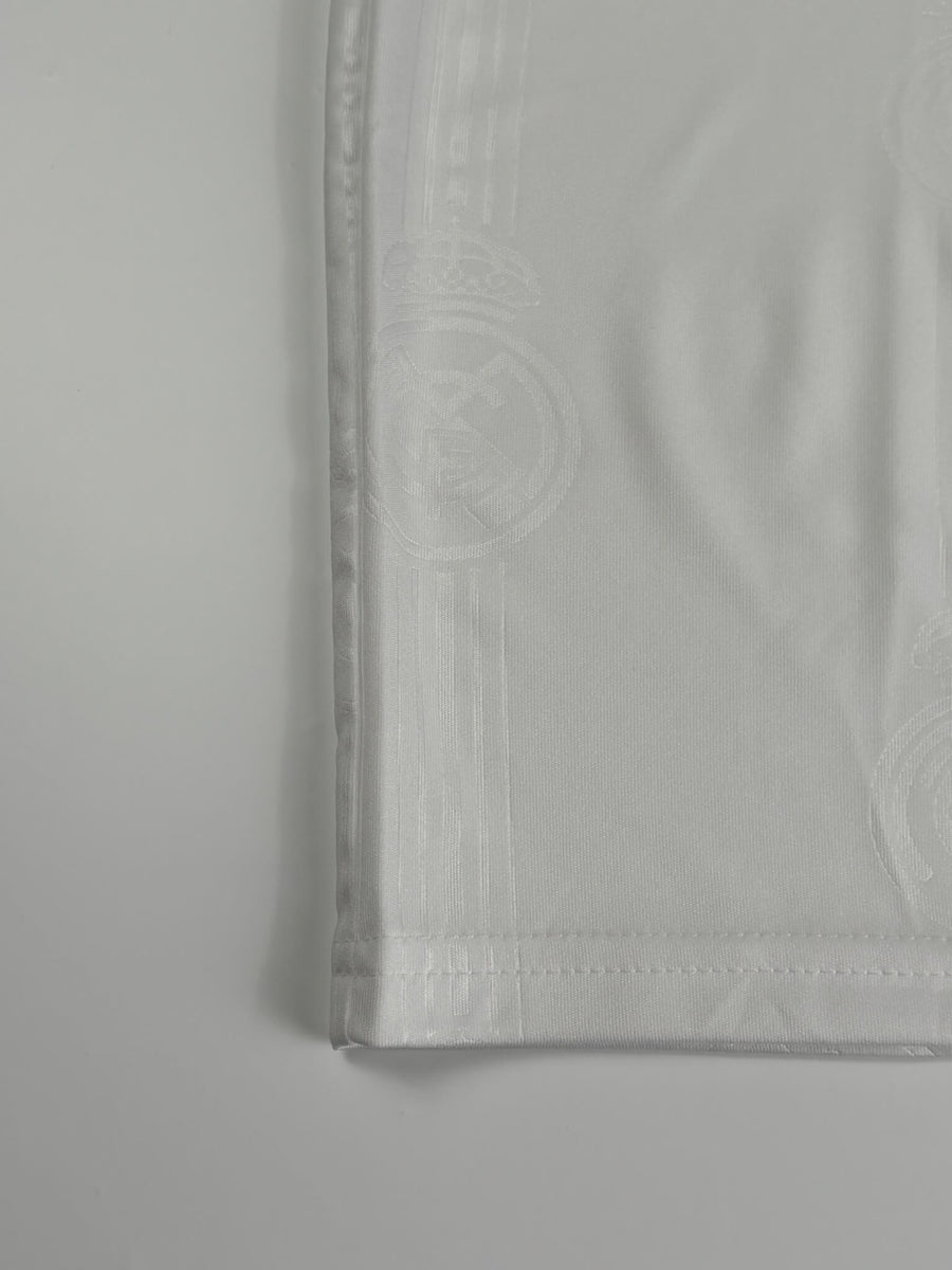 Real Madrid Home Shirt 2022/23 Signed Camavinga 12 with COA (L)
