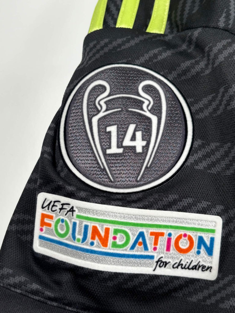 Real Madrid Third Shirt 2022/23 Tchouameni 18 (L)