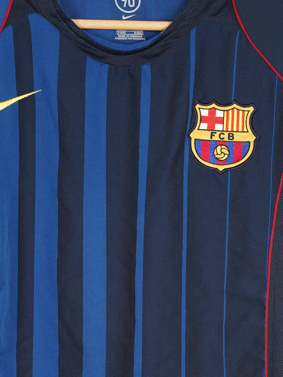 2004/5 Barcelona Ronaldinho #10 Away Shirt (M)