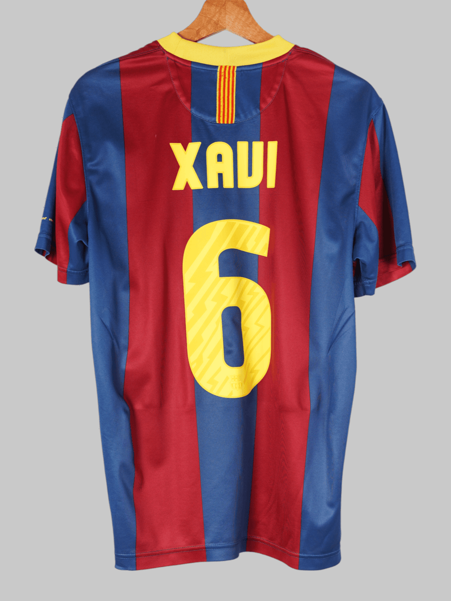 2010/11 Barcelona Xavi #6 Home Shirt (M)
