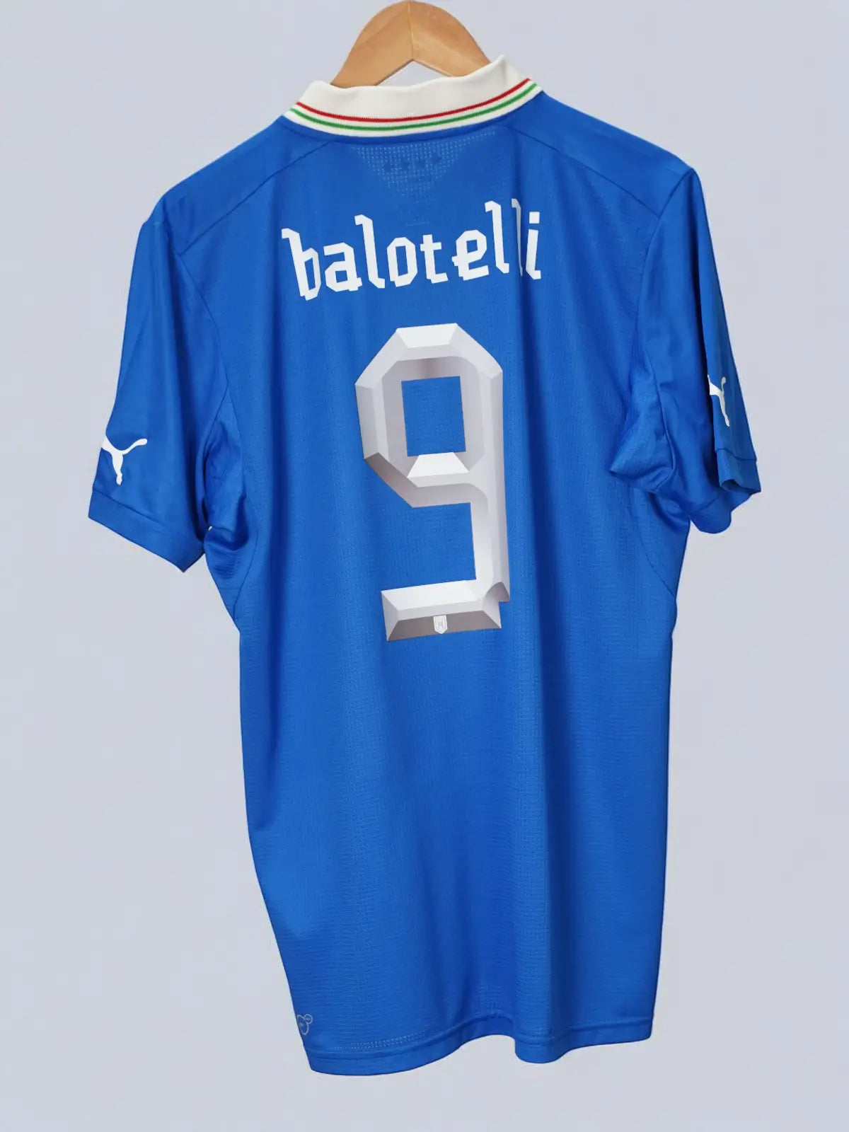 Italy Home Shirt 2012/13 Balotelli #9 BNWT (L)