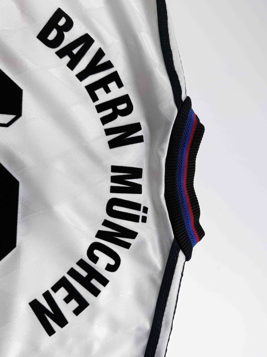Bayern Munich Away Shirt 1996-98 Klinsmann 18 (XL)