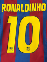 2004/5 Barcelona Ronaldinho #10 Home Shirt (M)