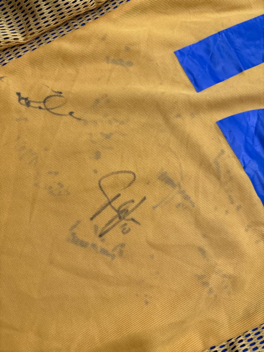 2002/3 Brondby Kamper #12 Home Shirt Signed(L) 