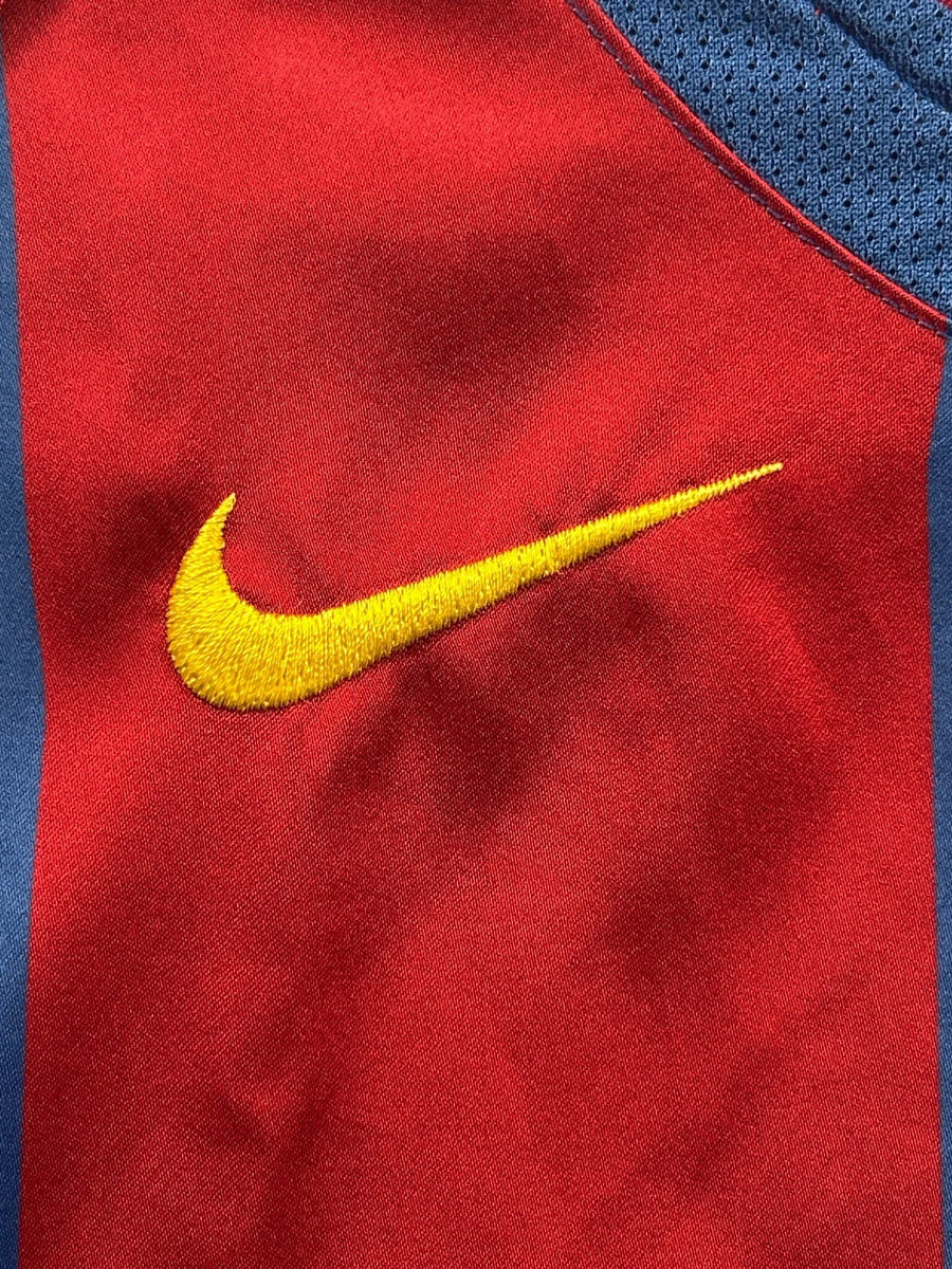 2004/5 Barcelona Ronaldinho #10 Home Shirt (M)