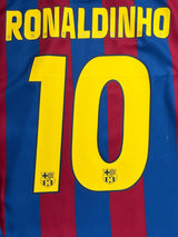 2005/6 Barcelona Ronaldinho #10 Home Shirt (L)