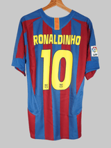 2005/6 Barcelona Ronaldinho #10 Home Shirt (M)