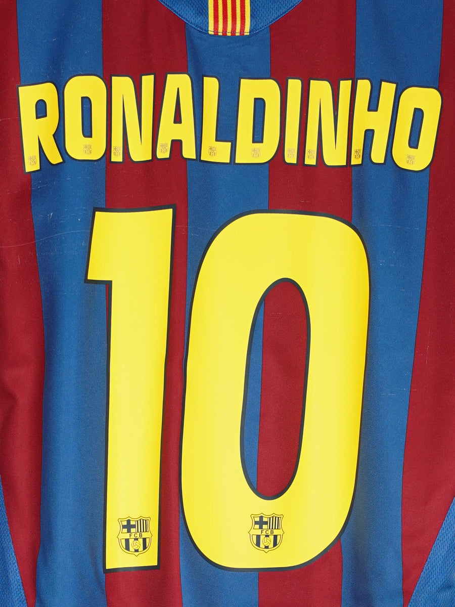 2005/6 Barcelona Ronaldinho #10 Home Shirt (M)