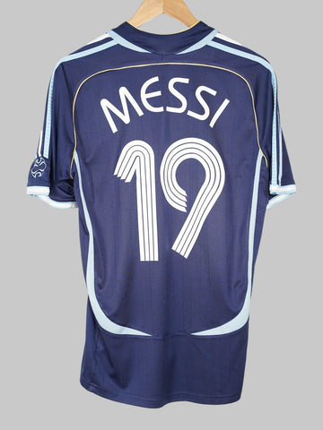 2006/07 Argentina Messi #19 Away Shirt (M)