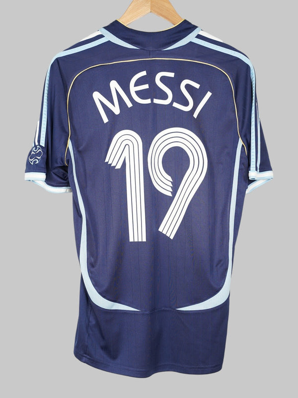 2006/07 Argentina Messi #19 Away Shirt (M) Adidas