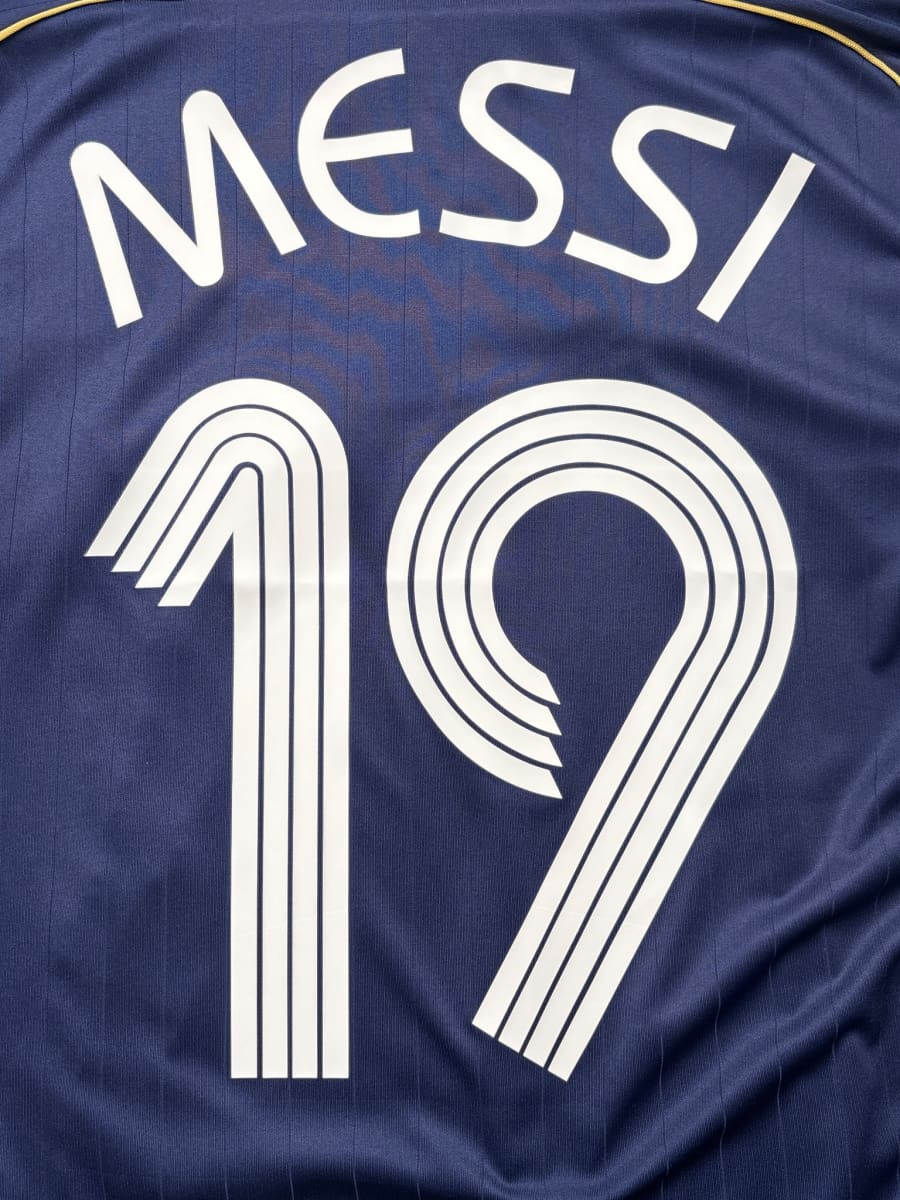 2006/07 Argentina Messi #19 Away Shirt (M)