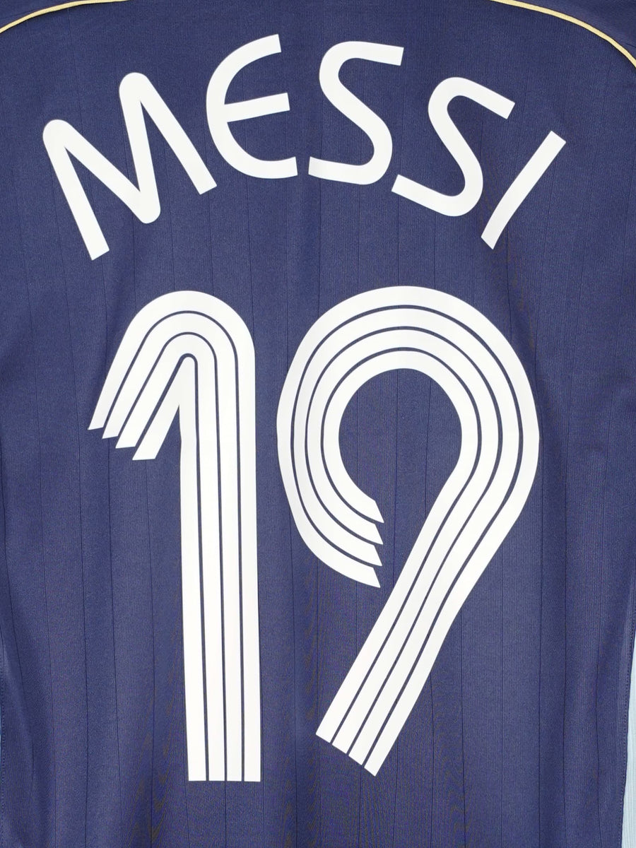 2006/07 Argentina Messi #19 Away Shirt (M)