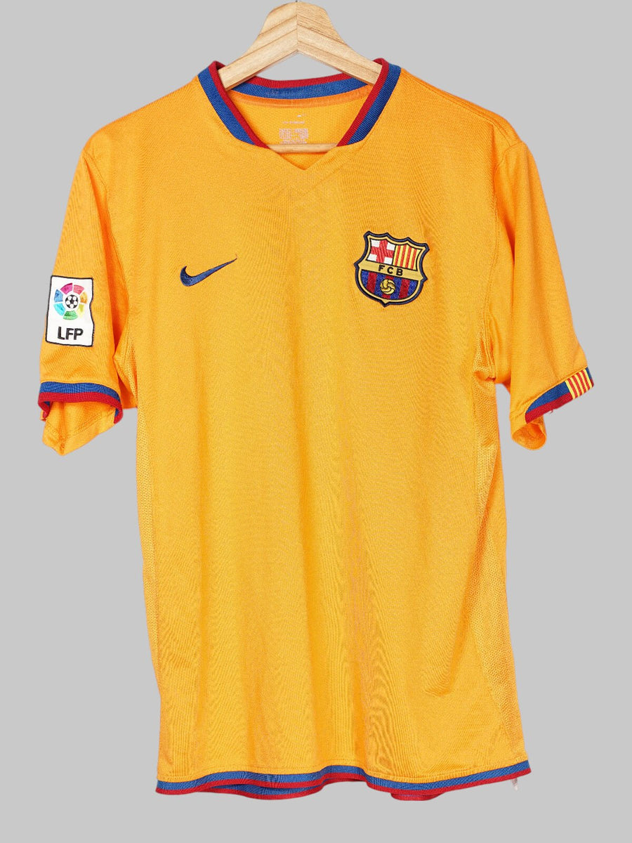 2006/07 Barcelona Away Shirt Ronaldinho #10 (M)