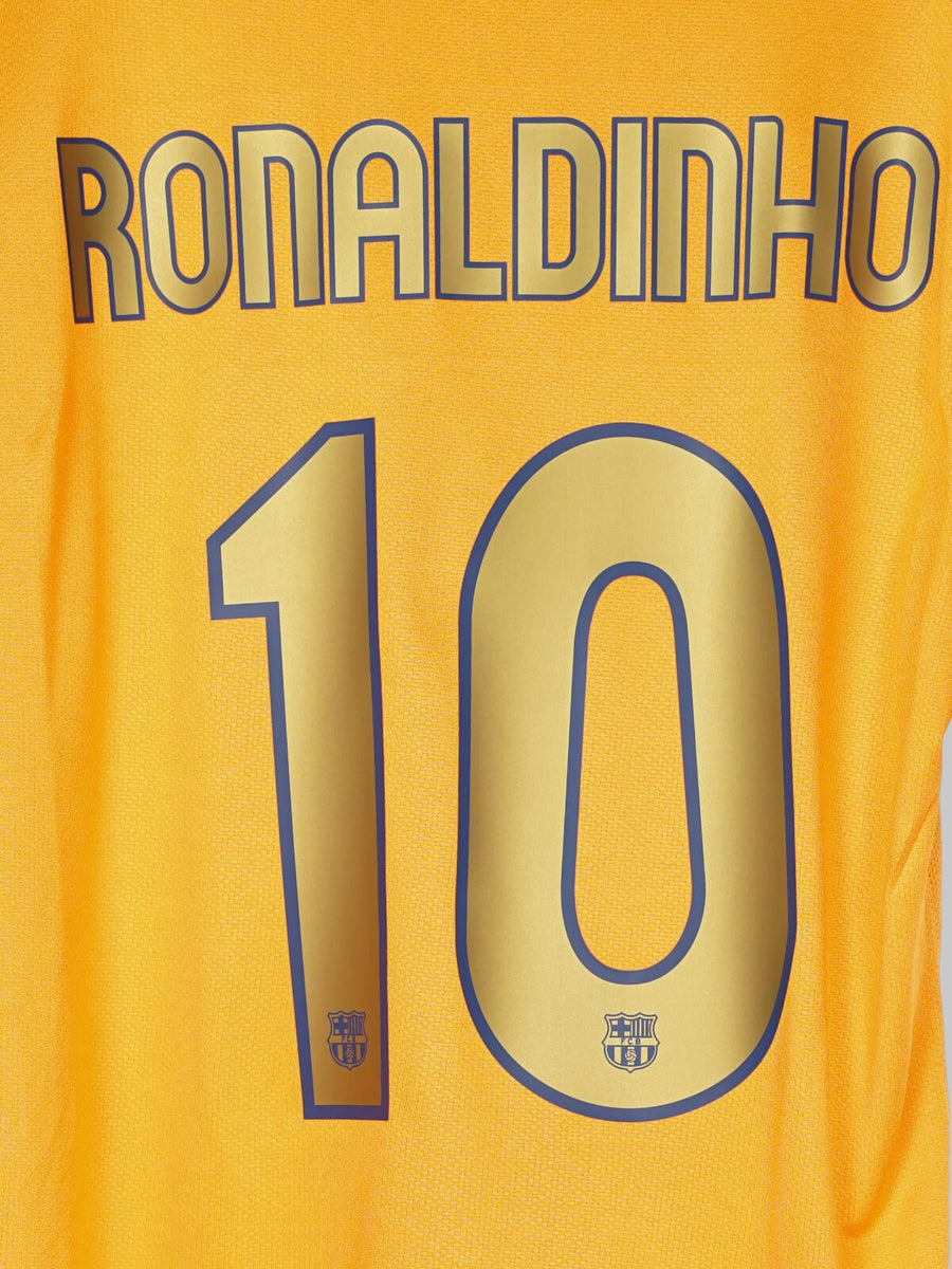 2006/07 Barcelona Away Shirt Ronaldinho #10 (M)