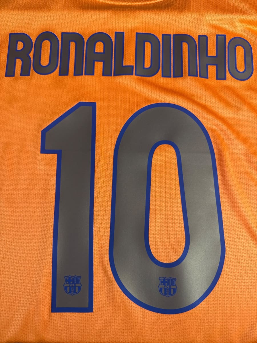2006/07 Barcelona Ronaldinho #10 Away Shirt (XL)