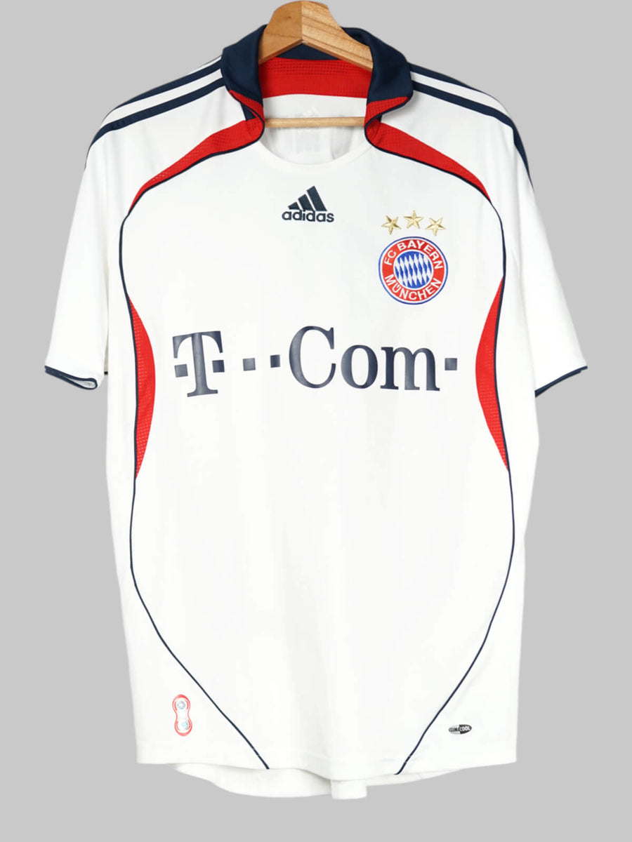 2006/07 Bayern Munich Van Bommel #17 Away Shirt (M)