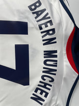 2006/07 Bayern Munich Van Bommel #17 Away Shirt (M)
