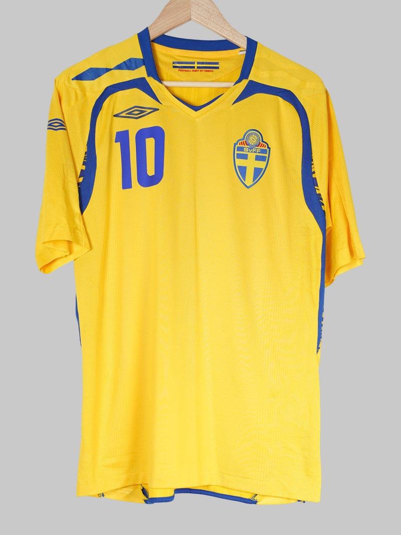 2007/8 Sweden Ibrahimovic #10 Home Shirt (L)