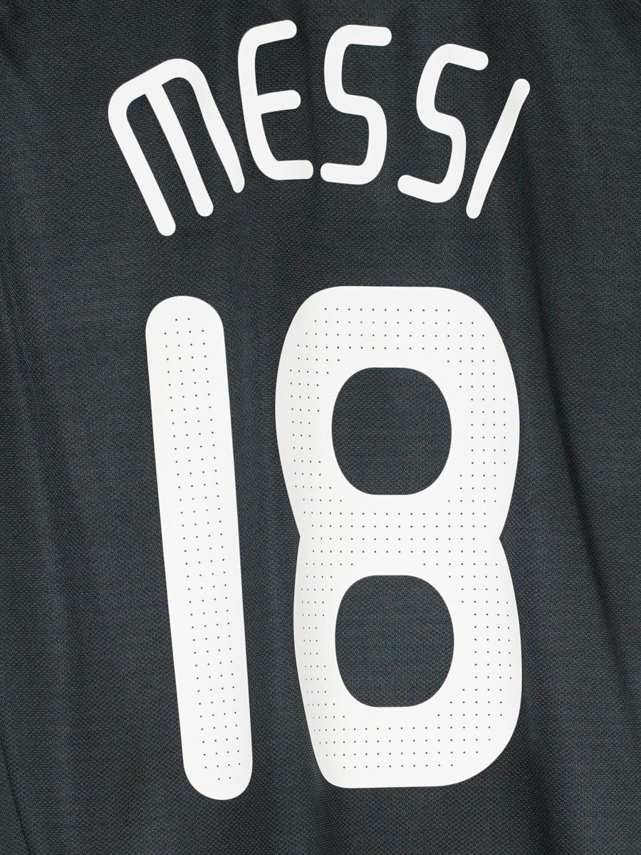 Argentina Away Shirt 2008/9 Messi 18 (M)