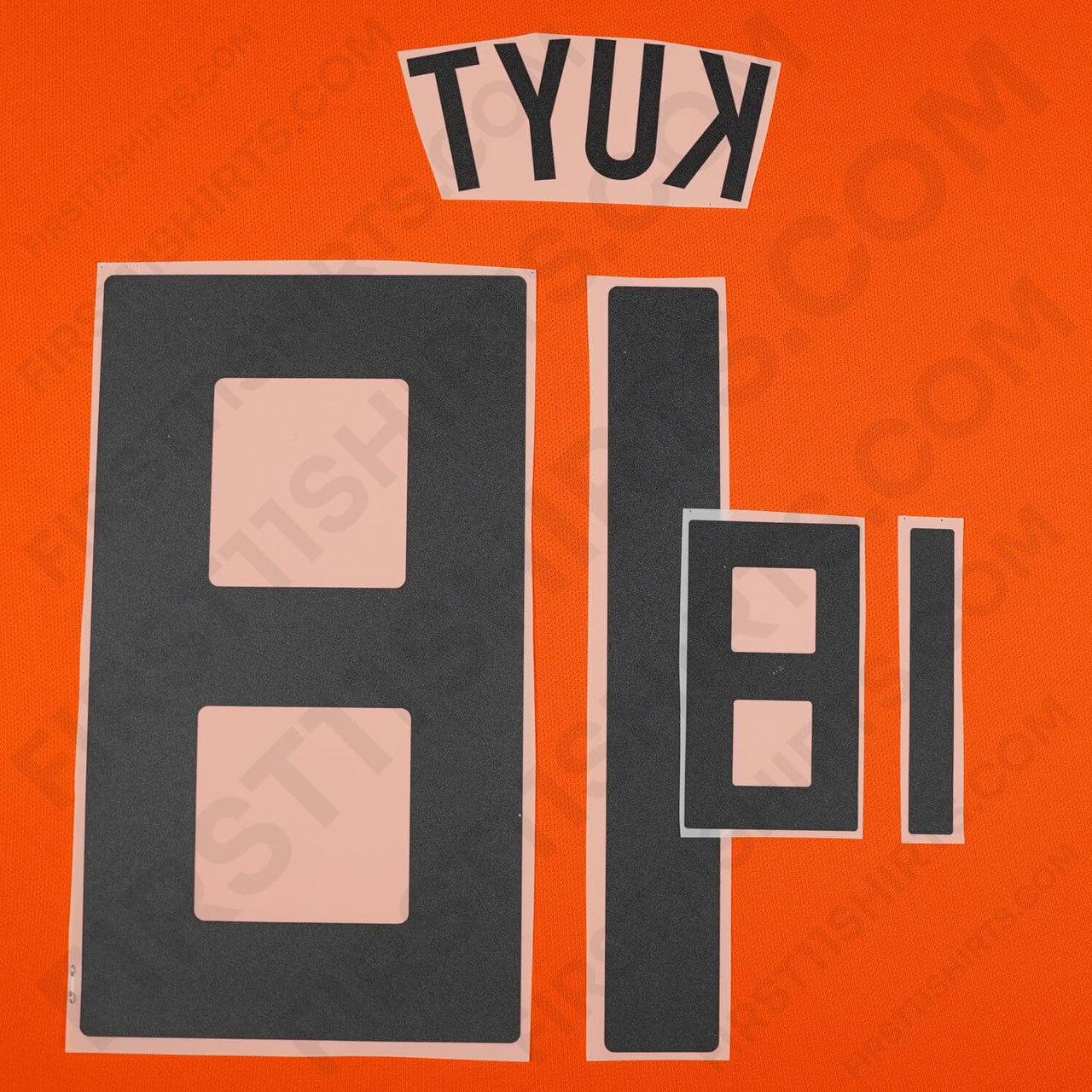 2008/9 Netherlands Home Name Set Kuyt 18
