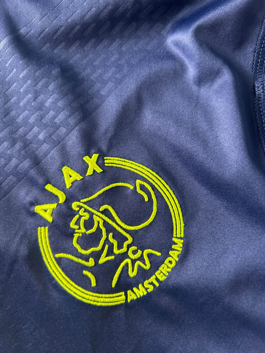 2010/11 Ajax Suarez #16 Away Shirt (M)