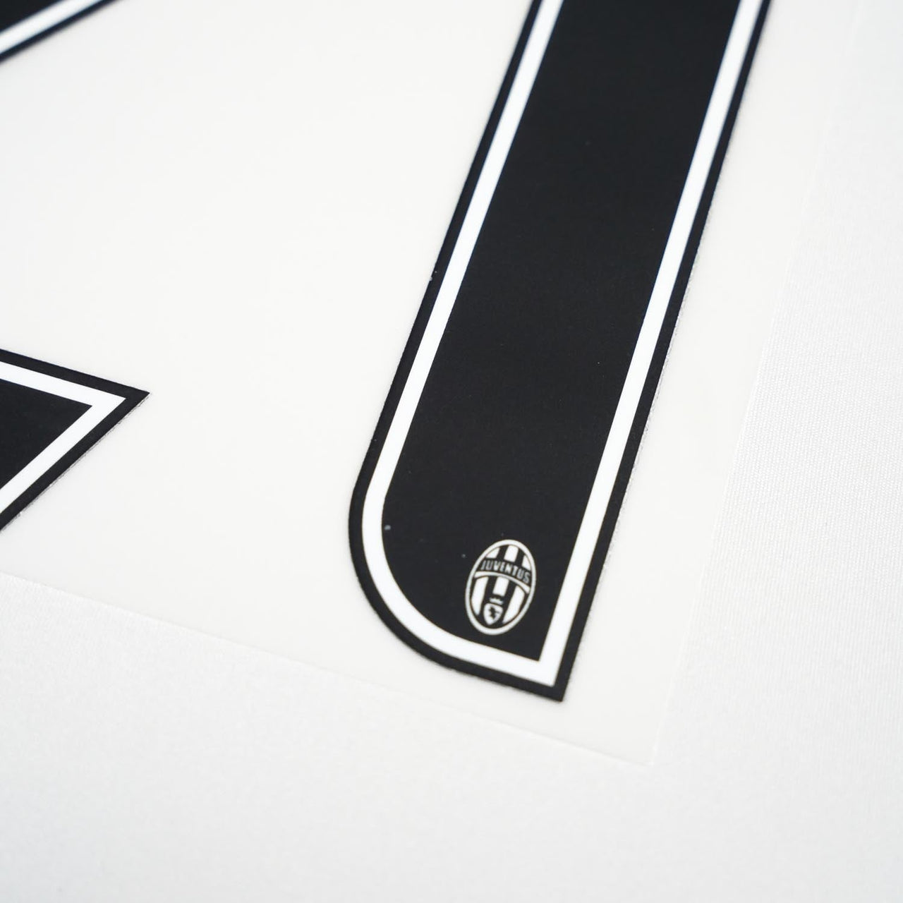2015 - 17 Juventus Home/Away/Third Name Set Dybala #21 (Repro)