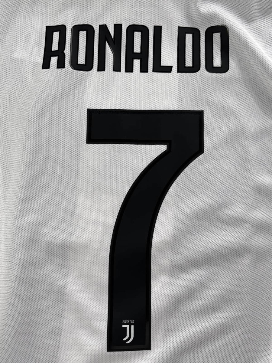 2018/19 Juventus Ronaldo #7 Home Shirt (M)
