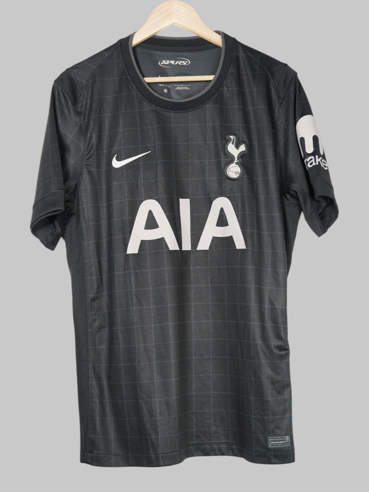 202526-tottenham-van-de-ven-37