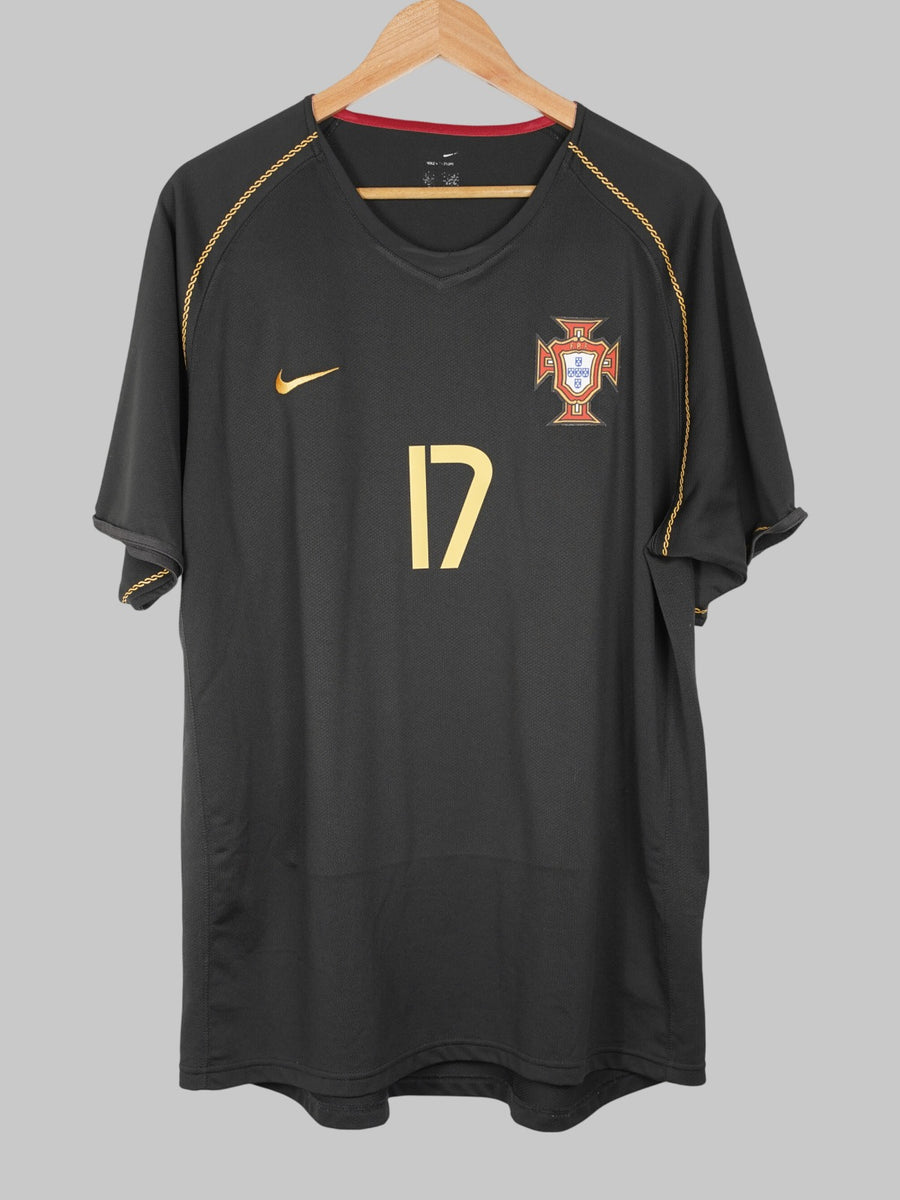 2006/7 Portugal C.Ronaldo #17 Away Shirt (XL)