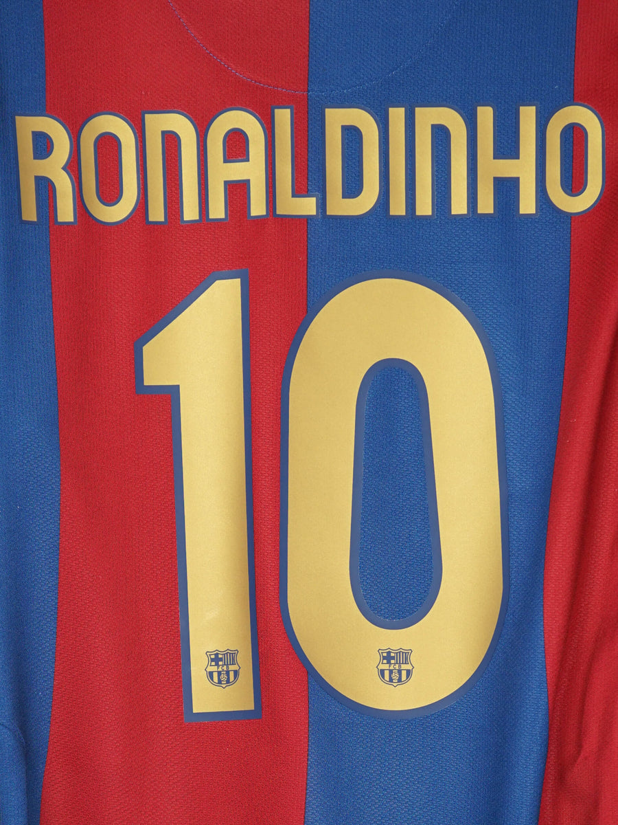 2006/07 Barcelona Ronaldinho #10 Home Shirt (M)