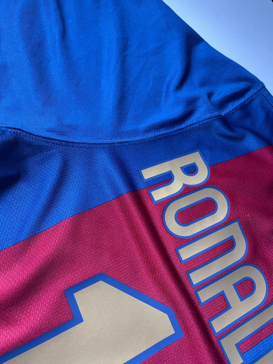 2006/07 Barcelona Ronaldinho #10 Home Shirt (M)