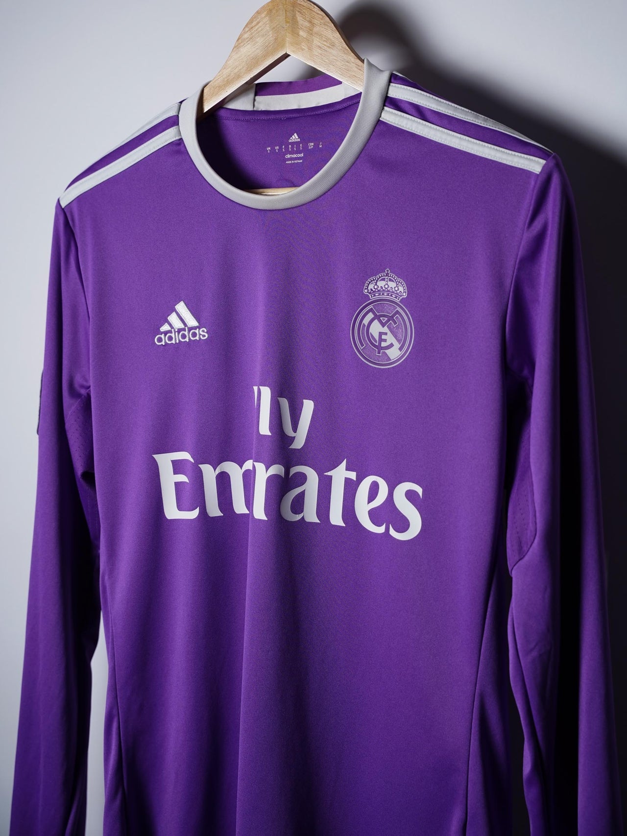 Real Madrid Away Shirt 2016/17 L/S Isco #22 (S)