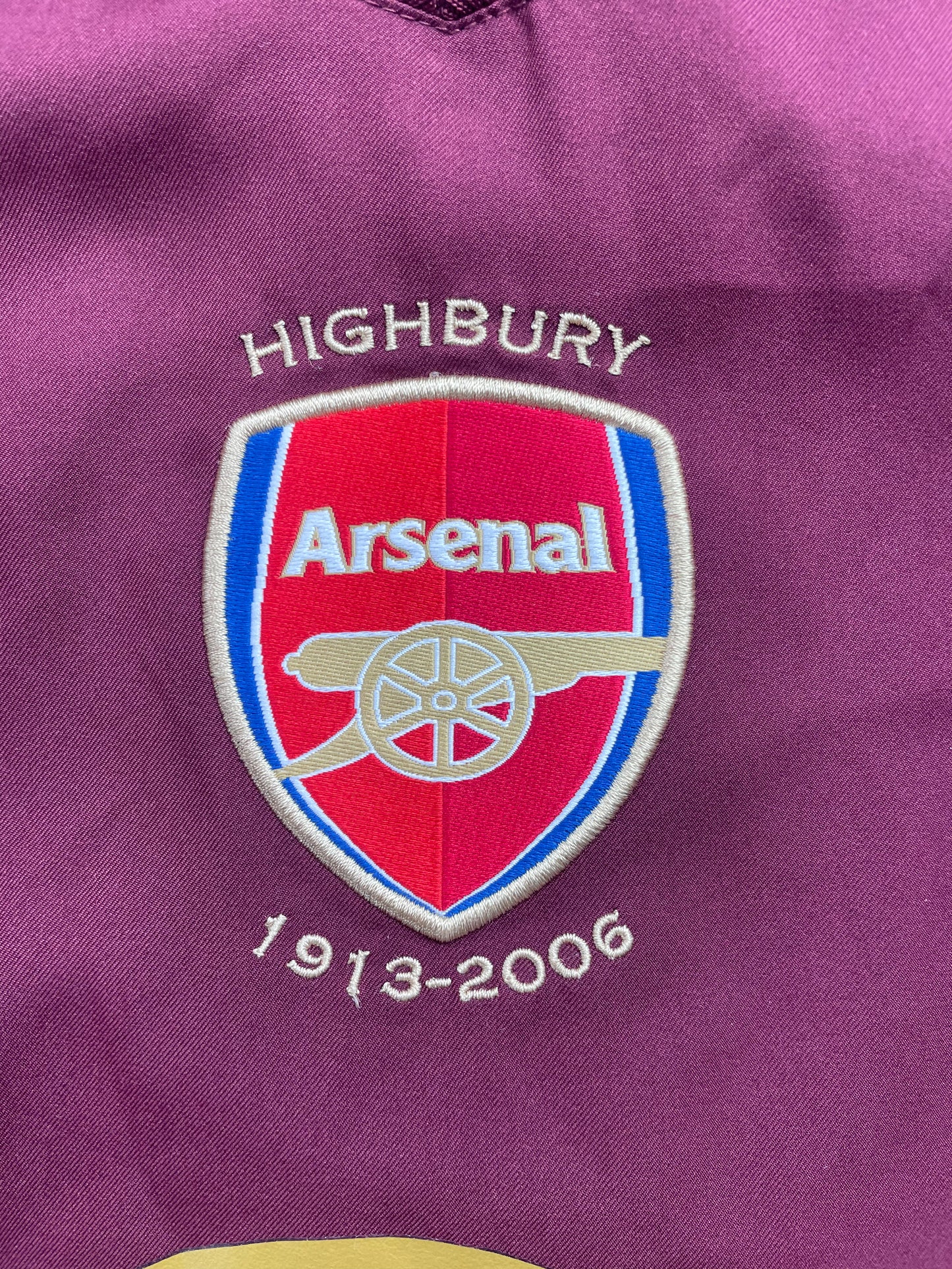 Arsenal Home Shirt 2005/6 Highbury, Badge Image