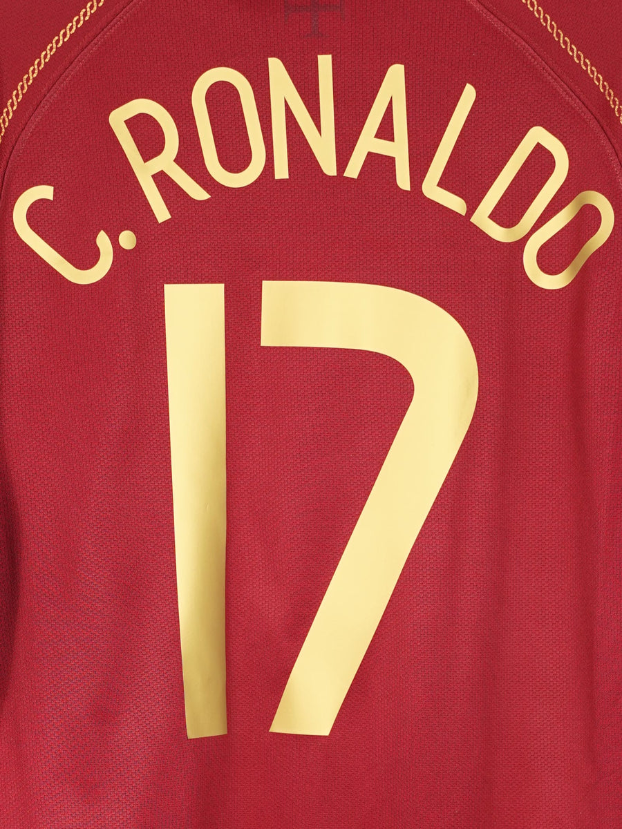 2006/7 Portugal C.Ronaldo #17 Home Shirt (M)