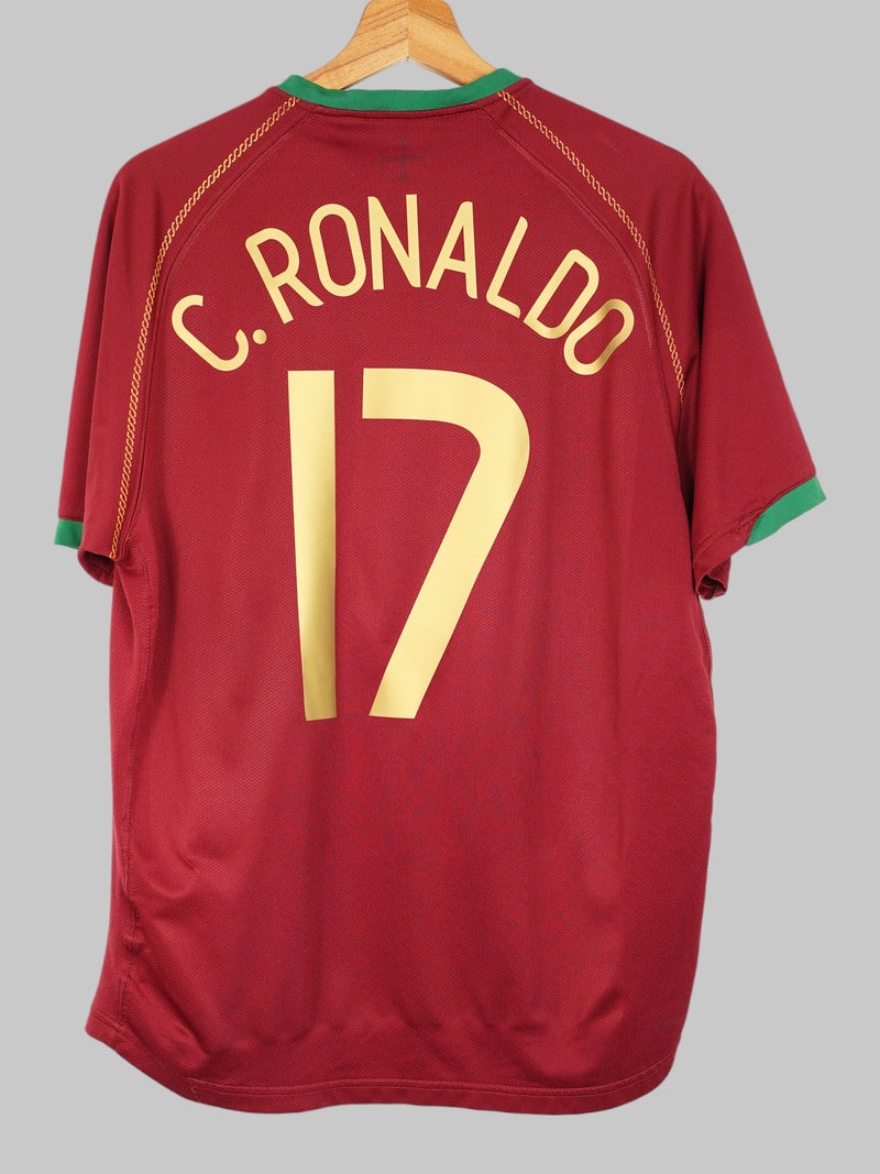 2006/7 Portugal C.Ronaldo #17 Home Shirt (M)