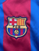 2004/5 Barcelona Ronaldinho #10 Home Shirt (M)