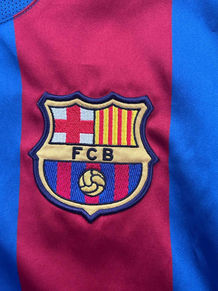 2004/5 Barcelona Ronaldinho #10 Home Shirt (M)