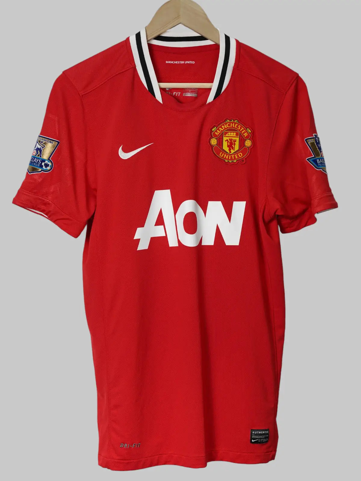 Manchester United Home Shirt 2011/12 Young #18 (S)
