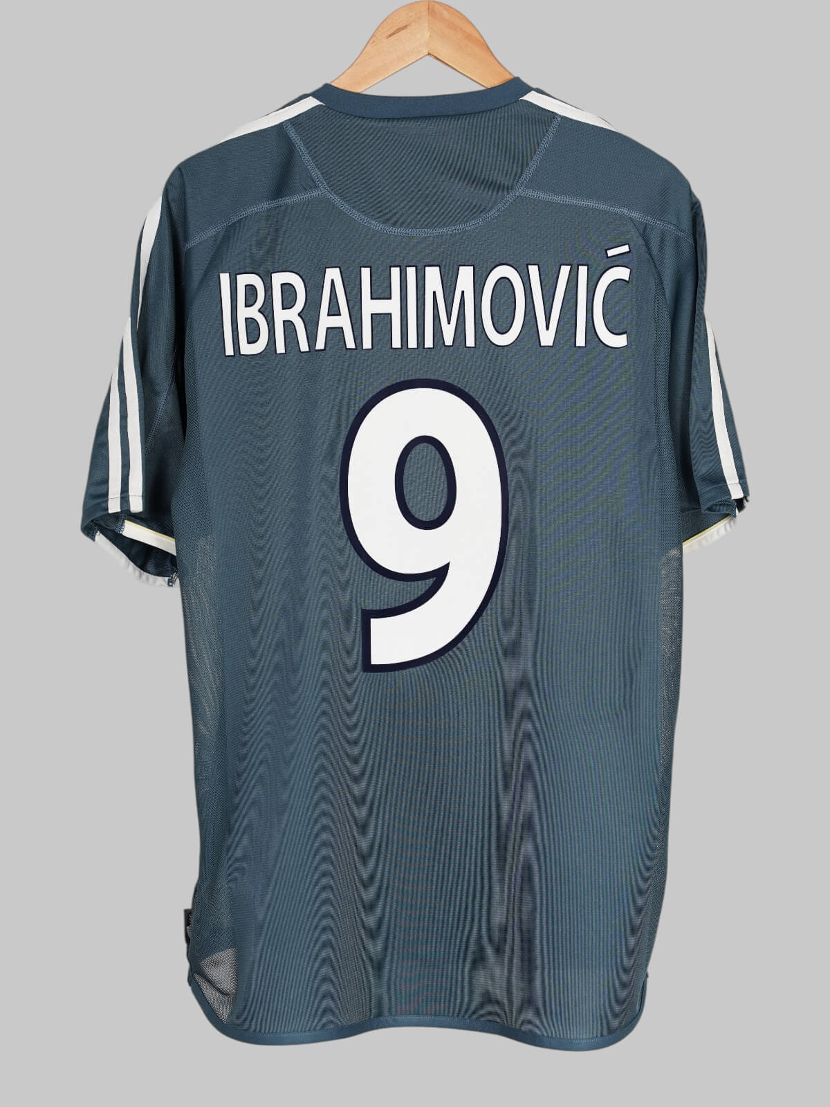 2003/04 Ajax Ibrahimović #9 Away Shirt (L) Adidas | First11