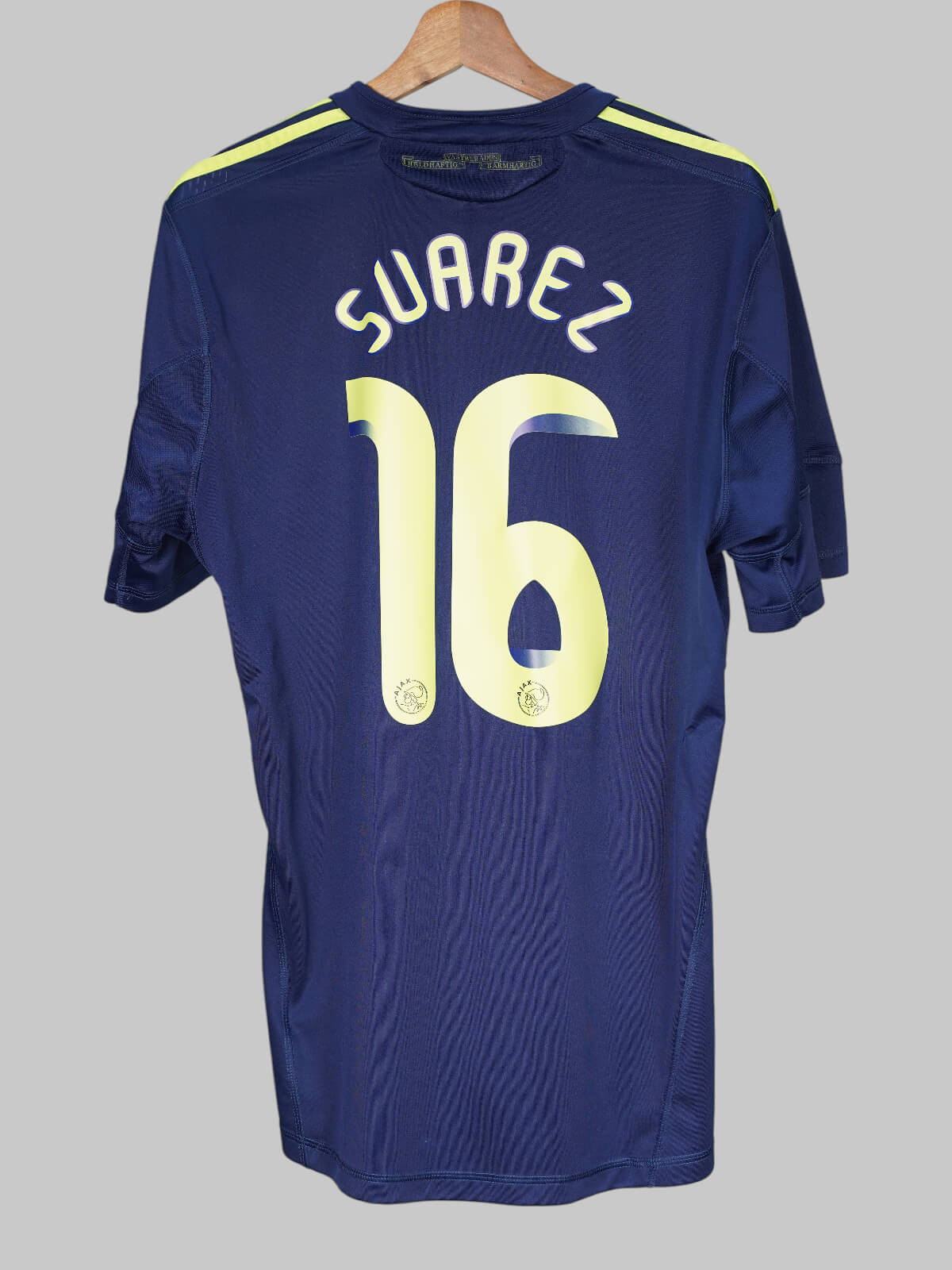 Ajax Away Shirt 2010/11 Suarez 16 (L)
