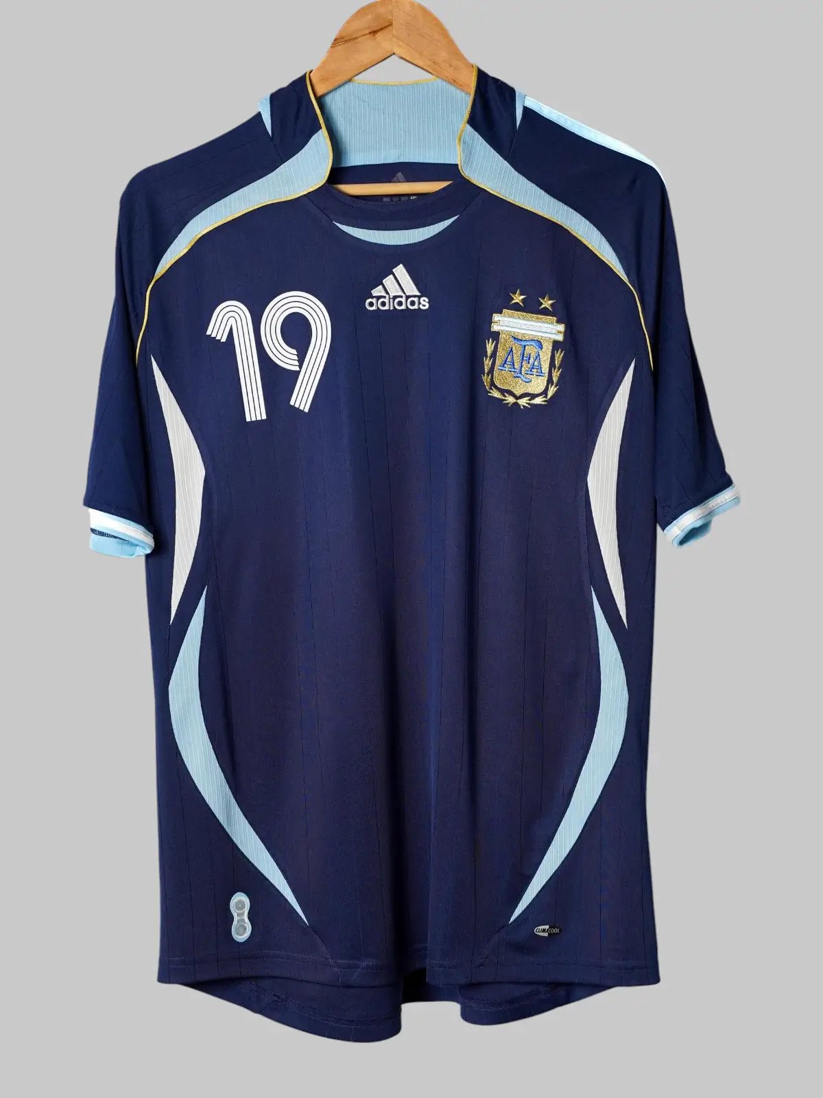 Argentina Away Shirt 2006/7 Messi 19 (L)