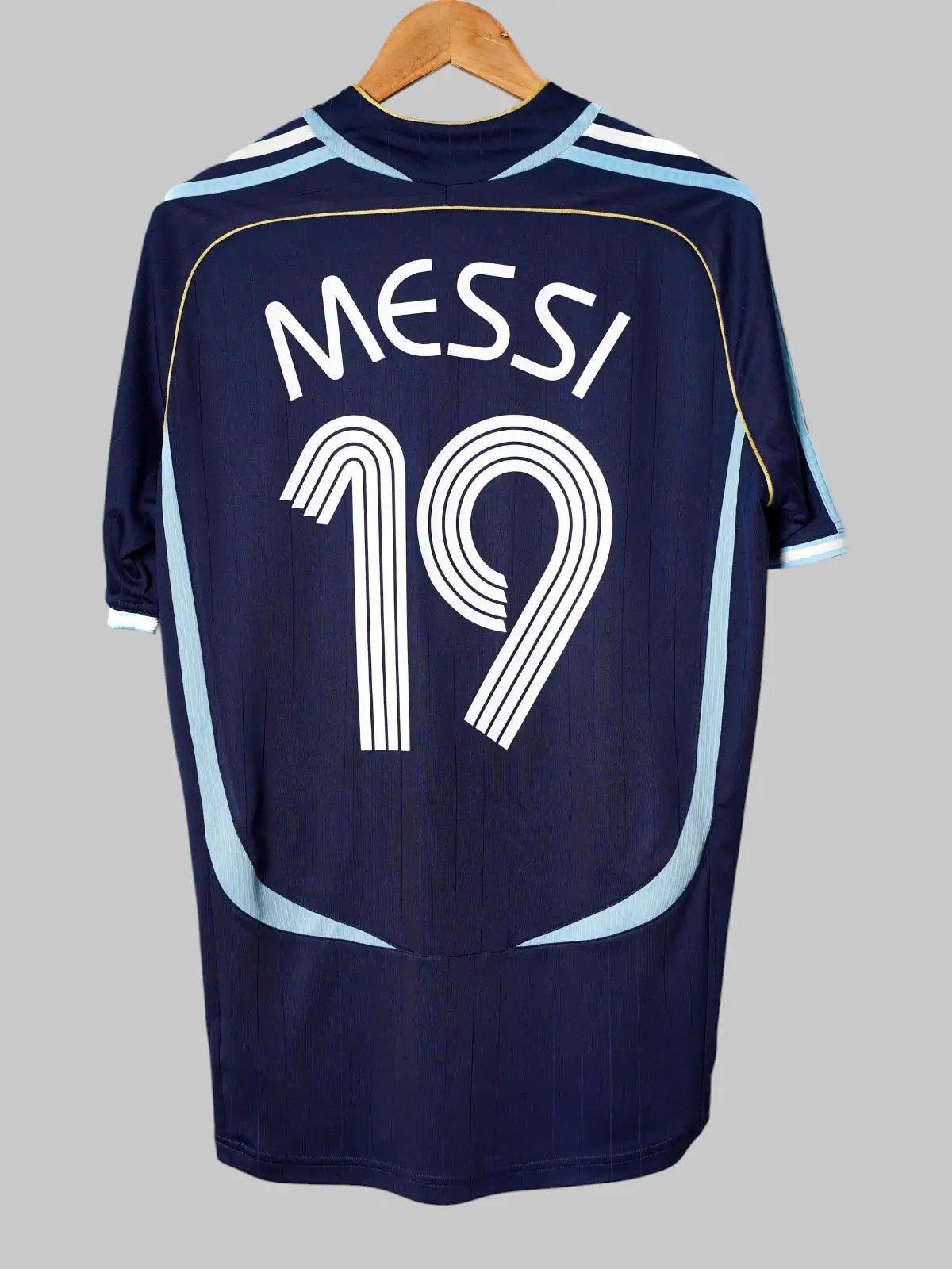 Argentina Away Shirt 2006/7 Messi 19 (L)