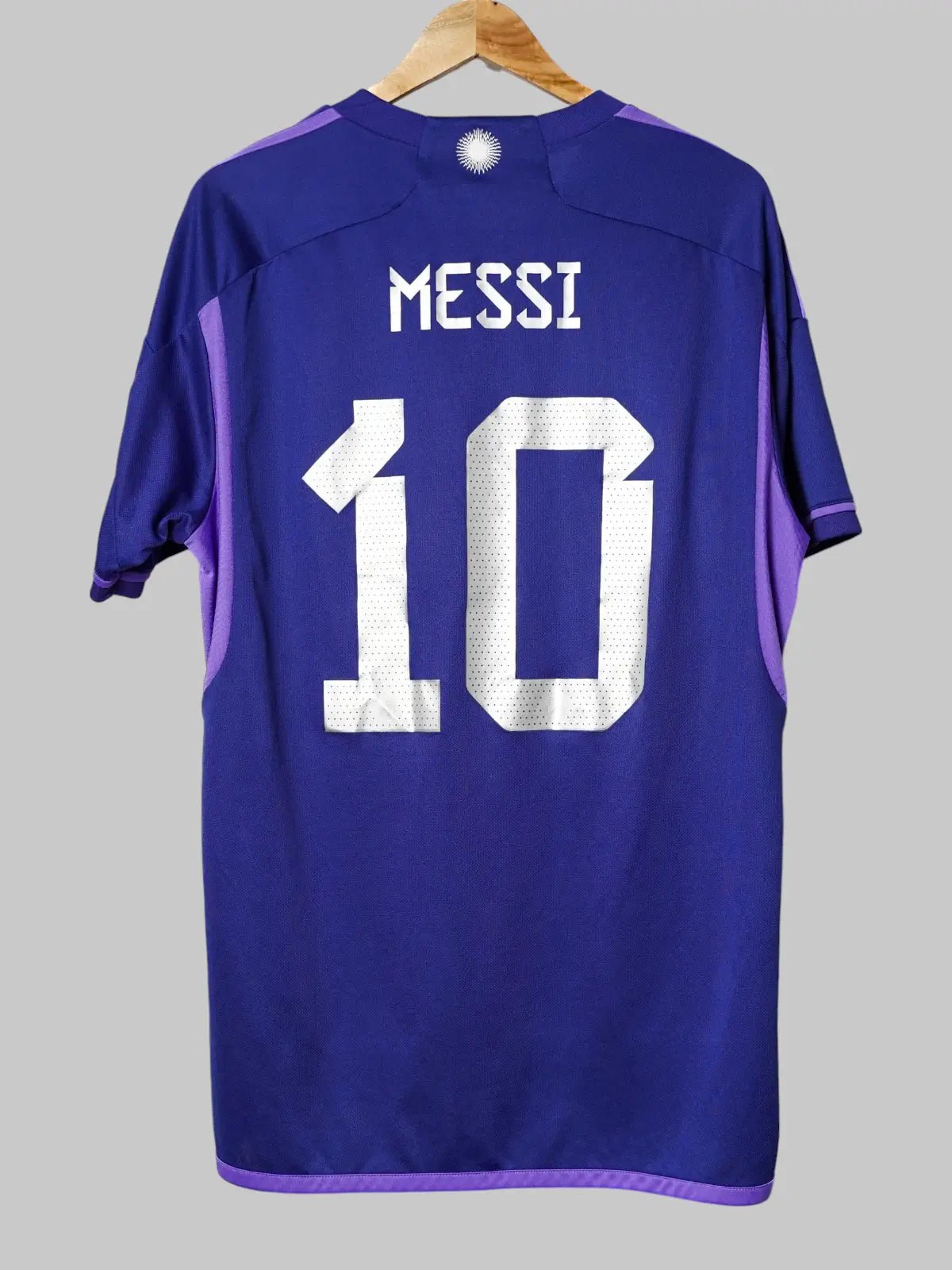 Argentina Away Shirt 2022/23 Messi 10 (XL)