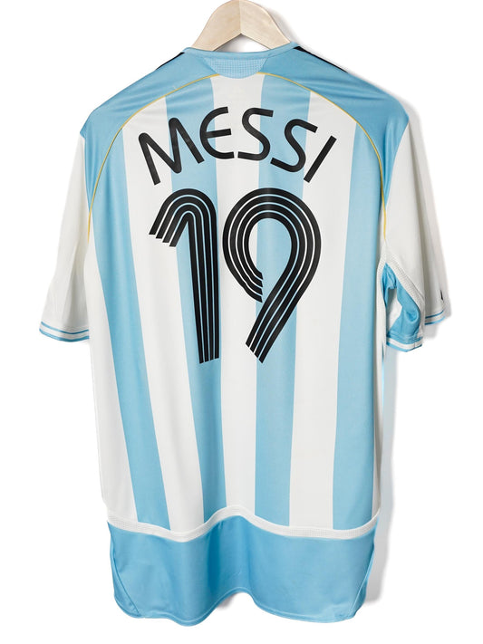 Argentina Home Shirt 2006/7 Messi 19 (L)