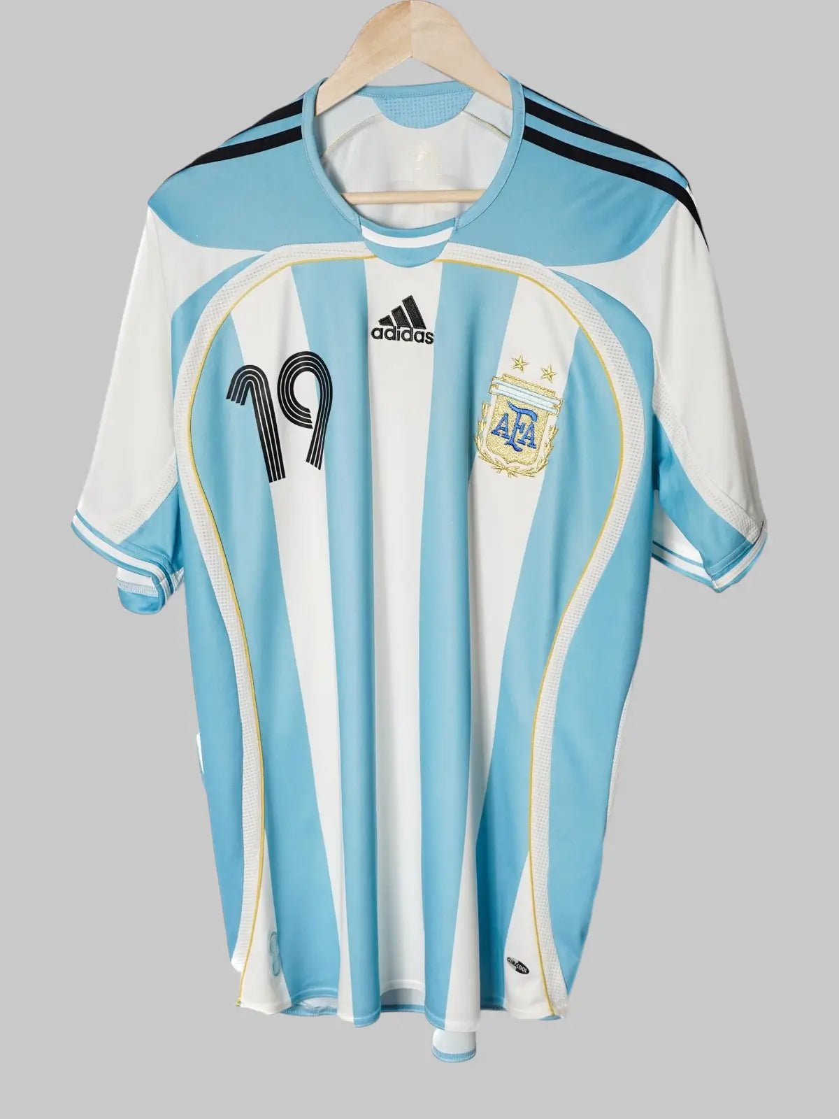 Argentina Home Shirt 2006/7 Messi 19 (L)