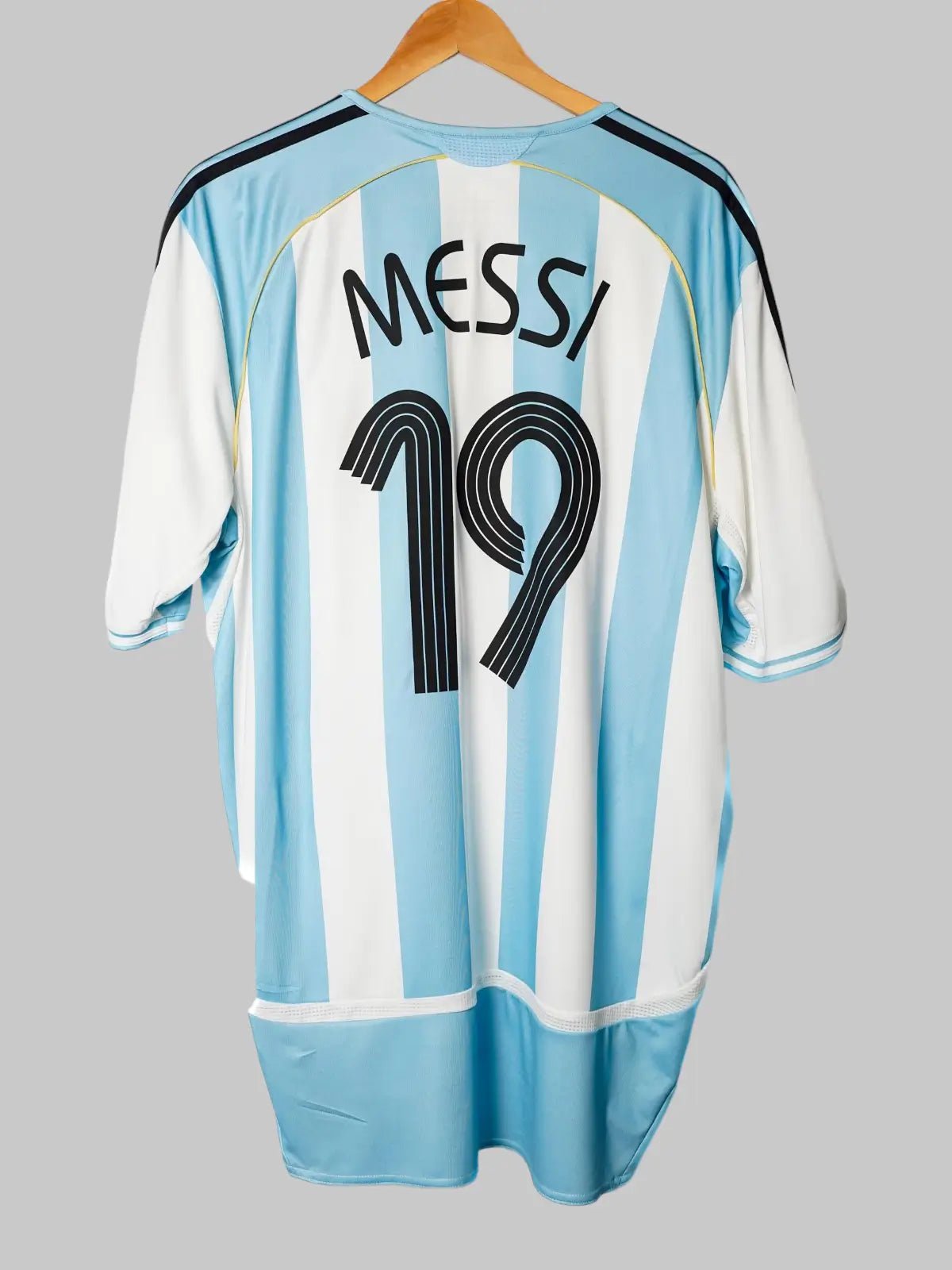 Argentina Home Shirt 2006/7 Messi 19 (XL)