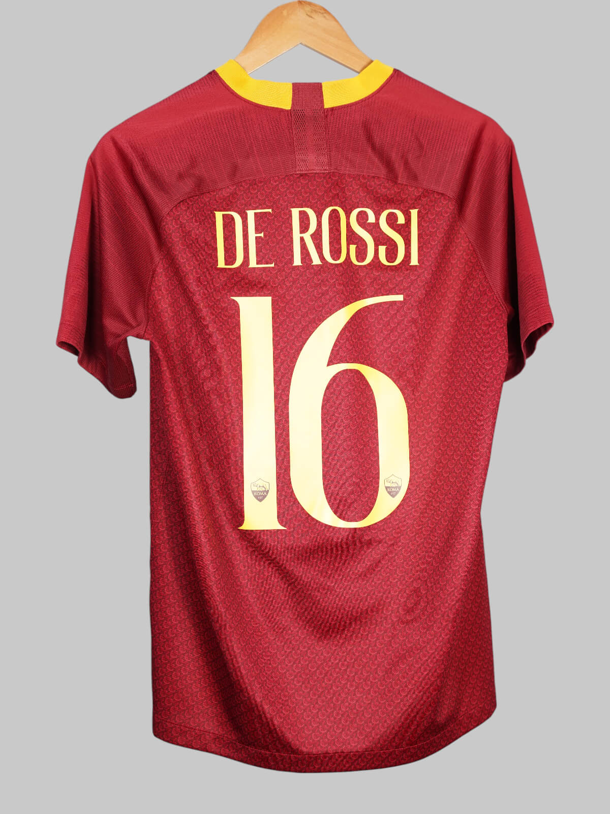 AS Roma Home Shirt 2018/19 De Rossi 16 (M)