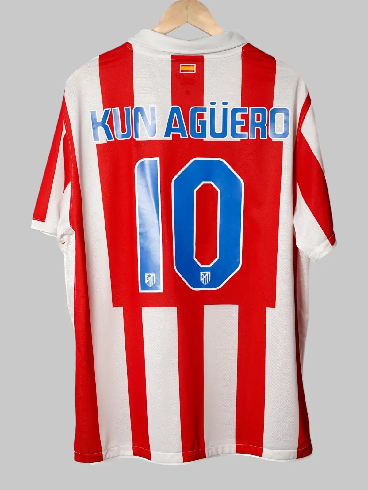 Atletico Madrid Home Shirt 2010/11 Aguero 10 (XL)
