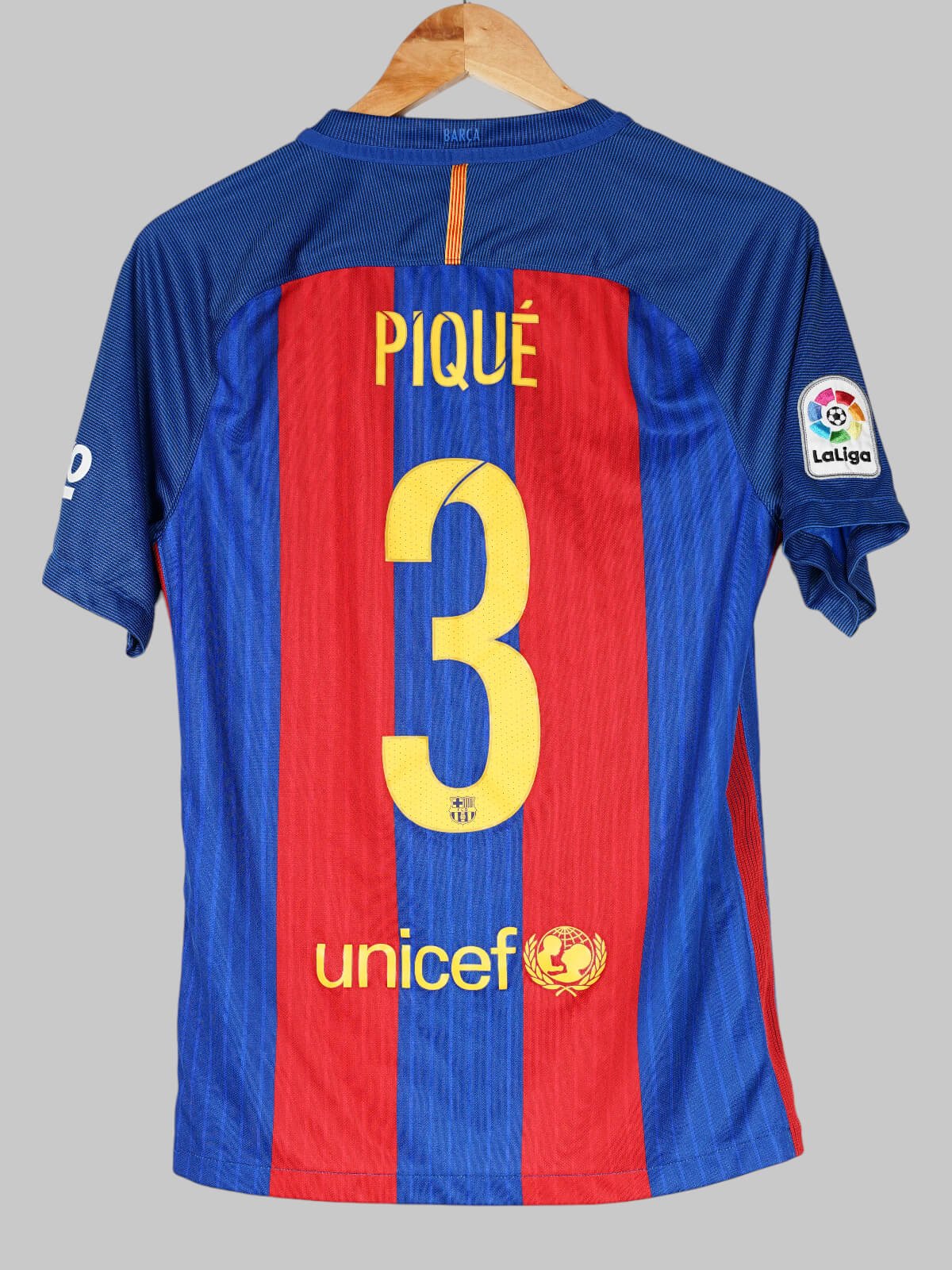 2015/16 Barcelona #17 Home Shirt (L) Nike – First11