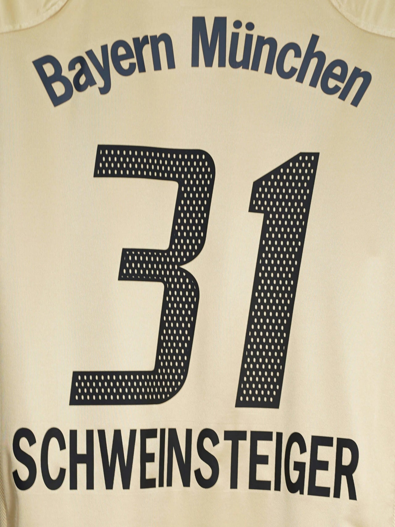 Bayern Munich Away Shirt 2004/5 Schweinsteiger 31 (L)